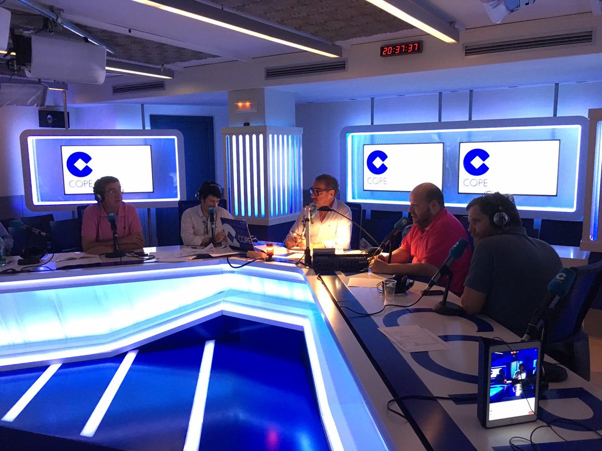 COPE's tweet photo. Ya puedes escuchar íntegro el Especial Elecciones 26J en cope.es #26JCOPE https://t.co/ZYT2Cp40if https://t.co/UqJfDBg56U