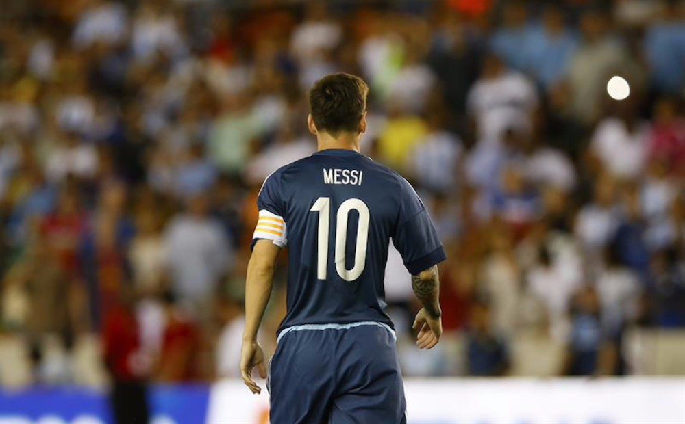 libertaddigital's tweet photo. Mexit: Maradona tenía razón. Lo que cuenta hoy @juanma_rguez https://t.co/gaR5qZDY3c #Messi https://t.co/UWBMif8kL5
