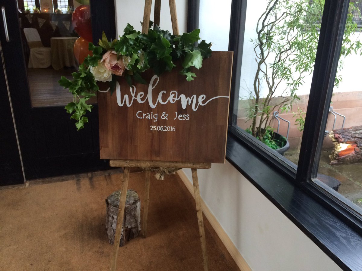 Skinnysparrows's tweet photo. Fab night @ jess &amp; Craig's #wedding #holmelacy #rusticwedding https://t.co/EKgqlDbMIk