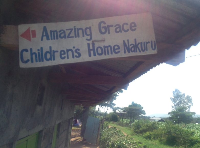 MykieTonii's tweet photo. Leaving a mark for the beautiful children as @SportPesa make their new month come in with a smile #SportPesaInNakuru https://t.co/riWUqK0WOf