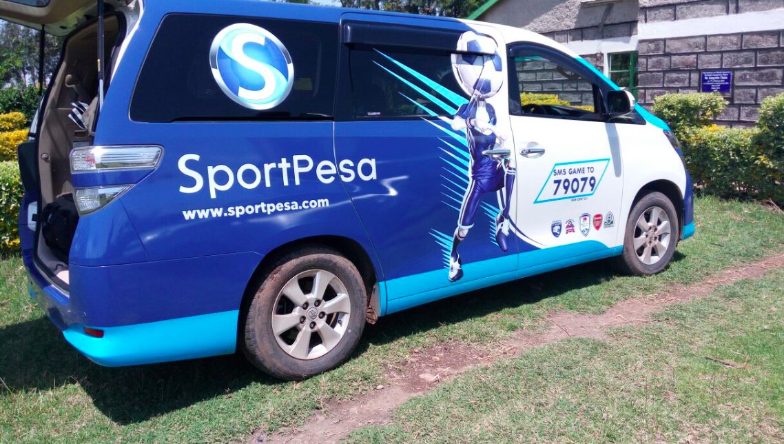 MykieTonii's tweet photo. Leaving a mark for the beautiful children as @SportPesa make their new month come in with a smile #SportPesaInNakuru https://t.co/riWUqK0WOf