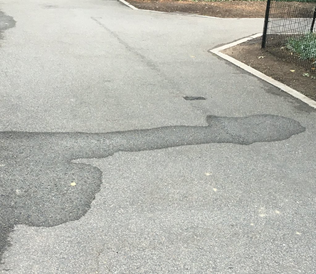 _amkumar's tweet image. Who needs to draw a #penis on the ground, when nature does it for you! #penisdrawing #watermark