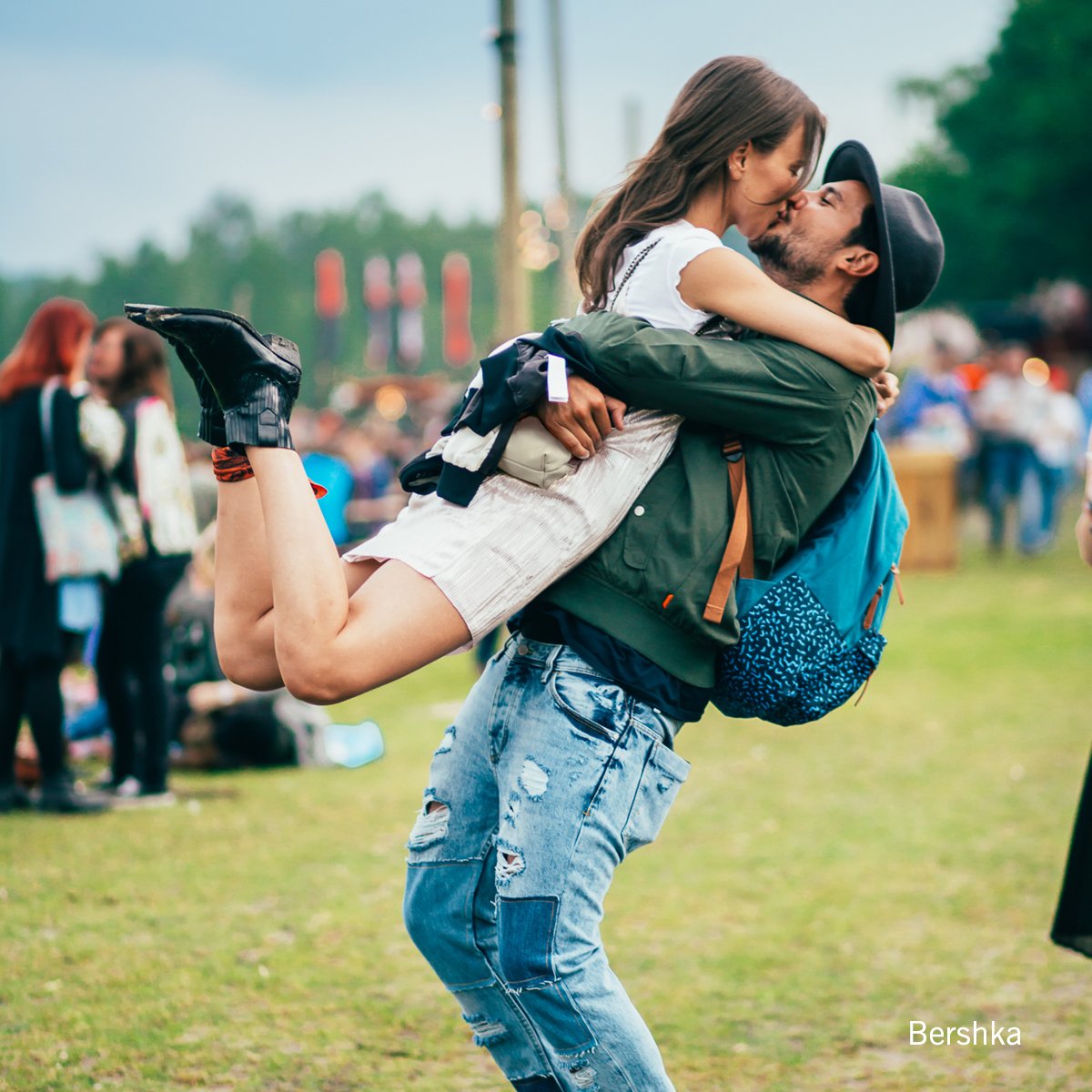 Yes to love , No to war !
Discover the best festivals with <a href="/LizzyvdLigt/">LizzyvdLigt</a> <a href="/YukiKempees/">YUKI</a> at bers.hk/bershkafestiva…