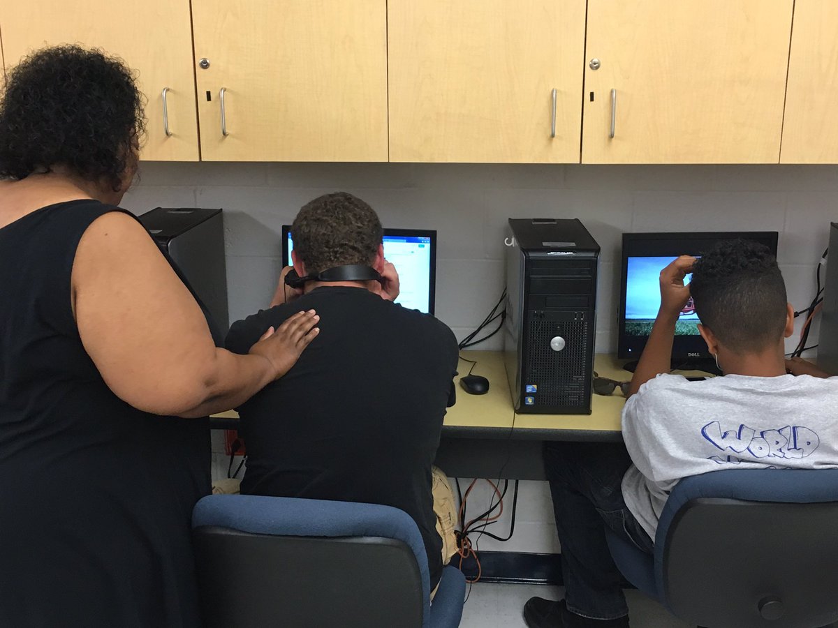 PocomokeHorizns's tweet photo. #SummerAcademy100 off to a great start #TechnologyArts @Aewallace8 @TJMillsWCPS @WorcesterSystem https://t.co/KXPItEBv4o