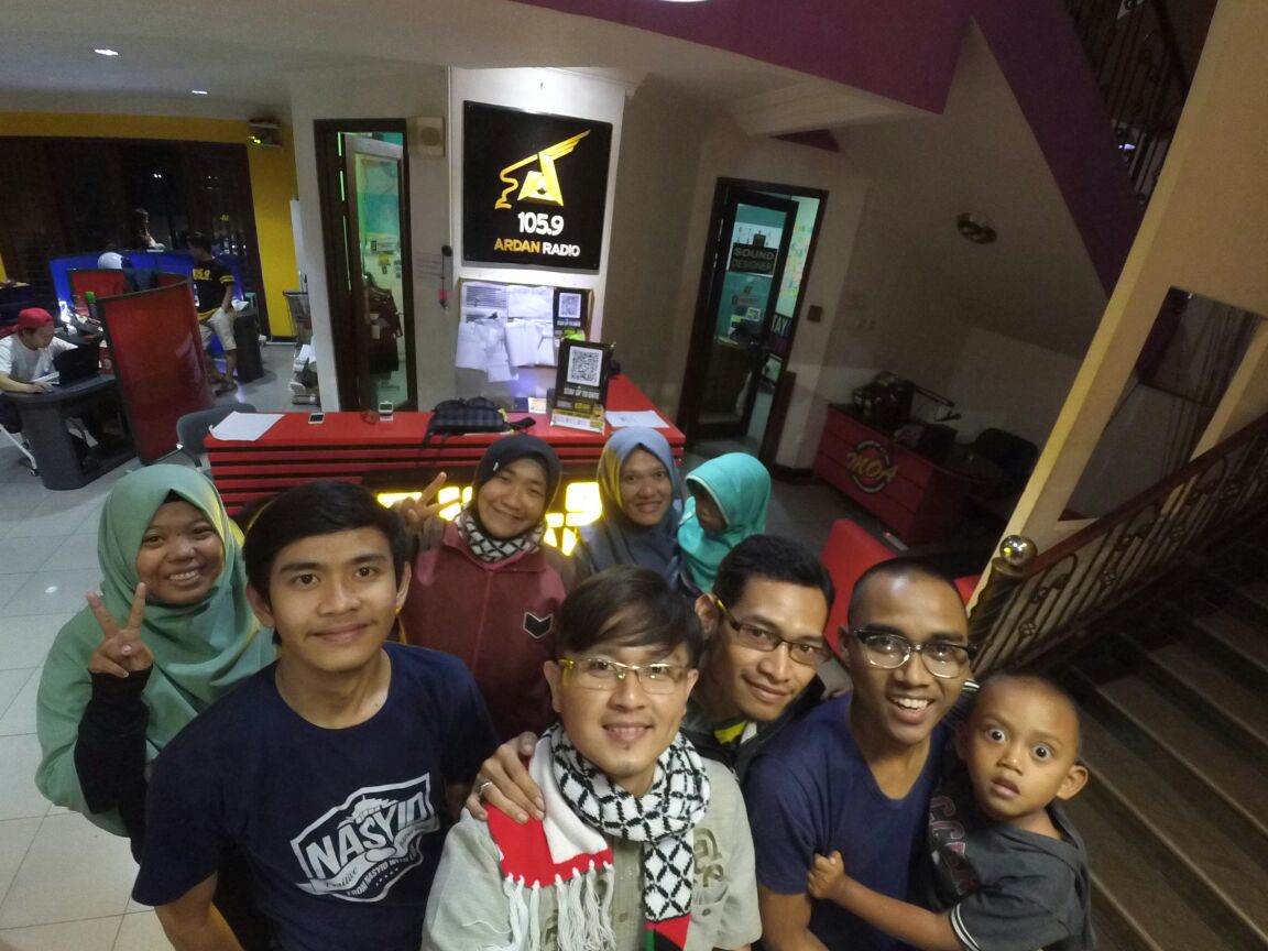 Staytune sampe jam 24.00 malam ini ya.. kita ngobrol" tentang nasyid di <a href="/ardanradio/">ARDAN RADIO 105.9 FM</a>