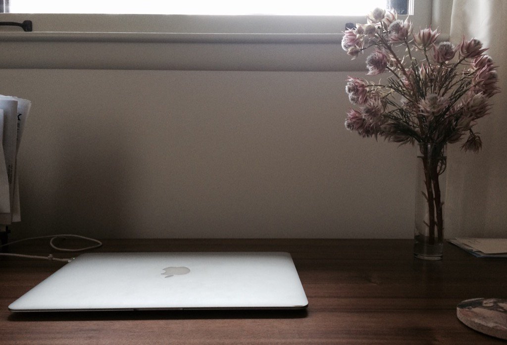 bd_richardson's tweet photo. Mondays. 📤📥🌷 https://t.co/bbaT5BwmM6