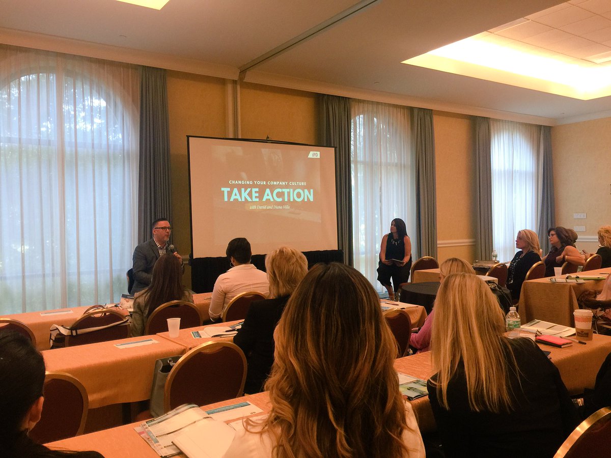 CourtneyHenn's tweet photo. Your company's culture is your company's personality- defined: shared assumptions, values &amp; beliefs #WomenInAuto16 https://t.co/wmHrkbdedG