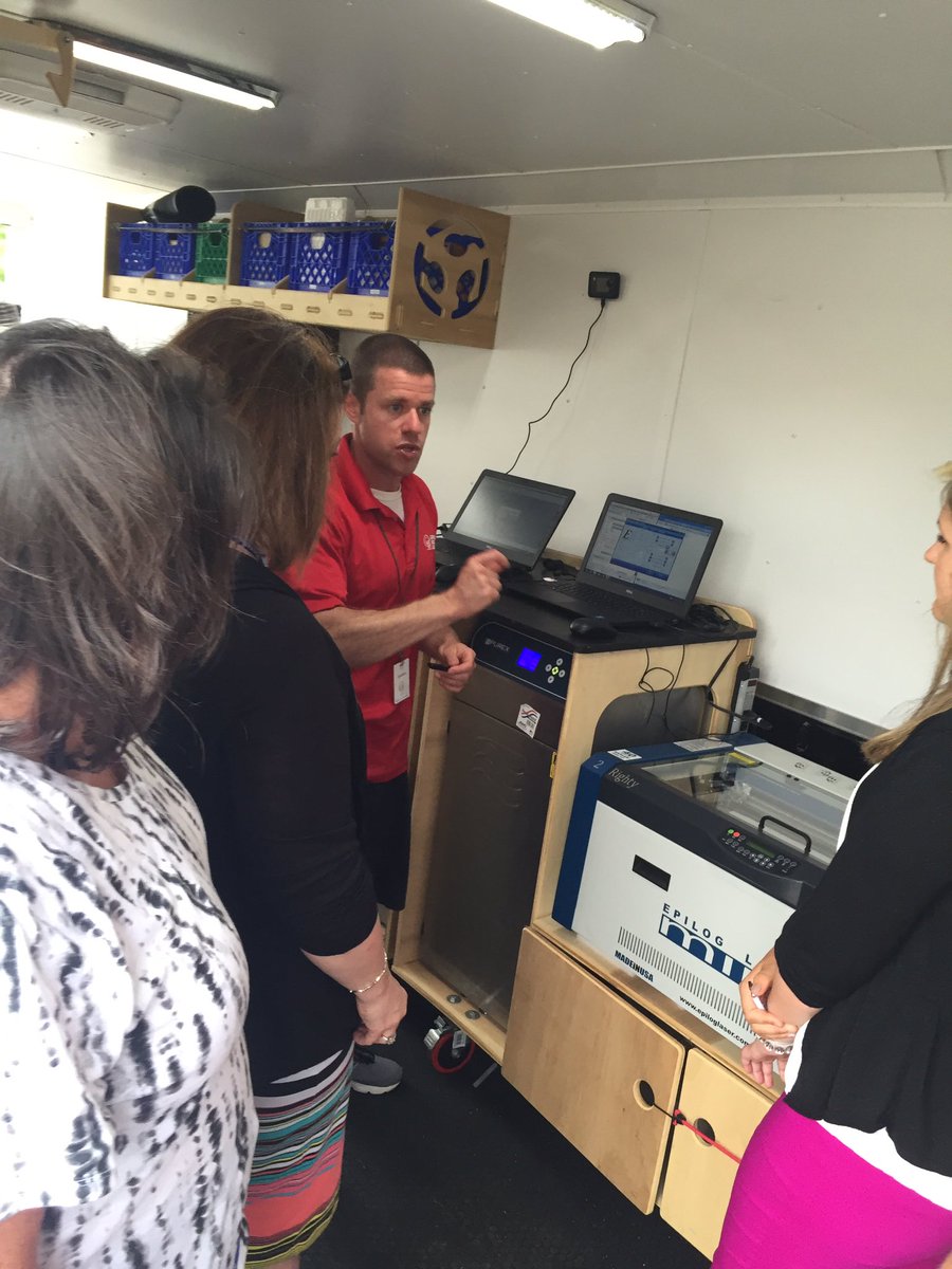 EFWarriors's tweet image. #mobilefablab learning to make a foam glider on laser cutter. #pghfabinstitute