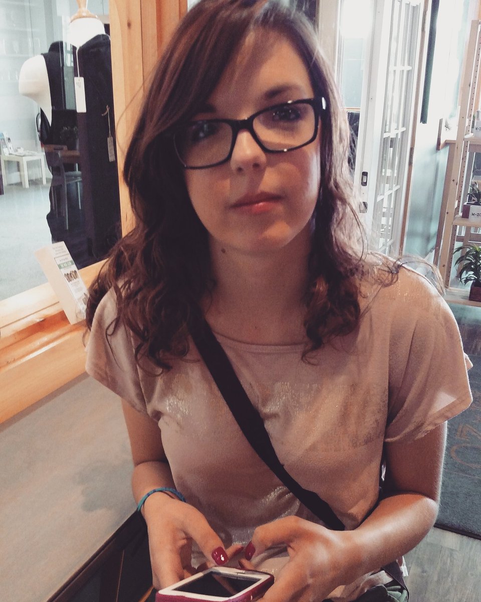 TheDesertLynx's tweet photo. Stopped with @Sarah_Scott95 in Littleton yesterday for the obligatory @MZOTeaCo fix before returning from @PorcFest https://t.co/JWXCWF3eJ2