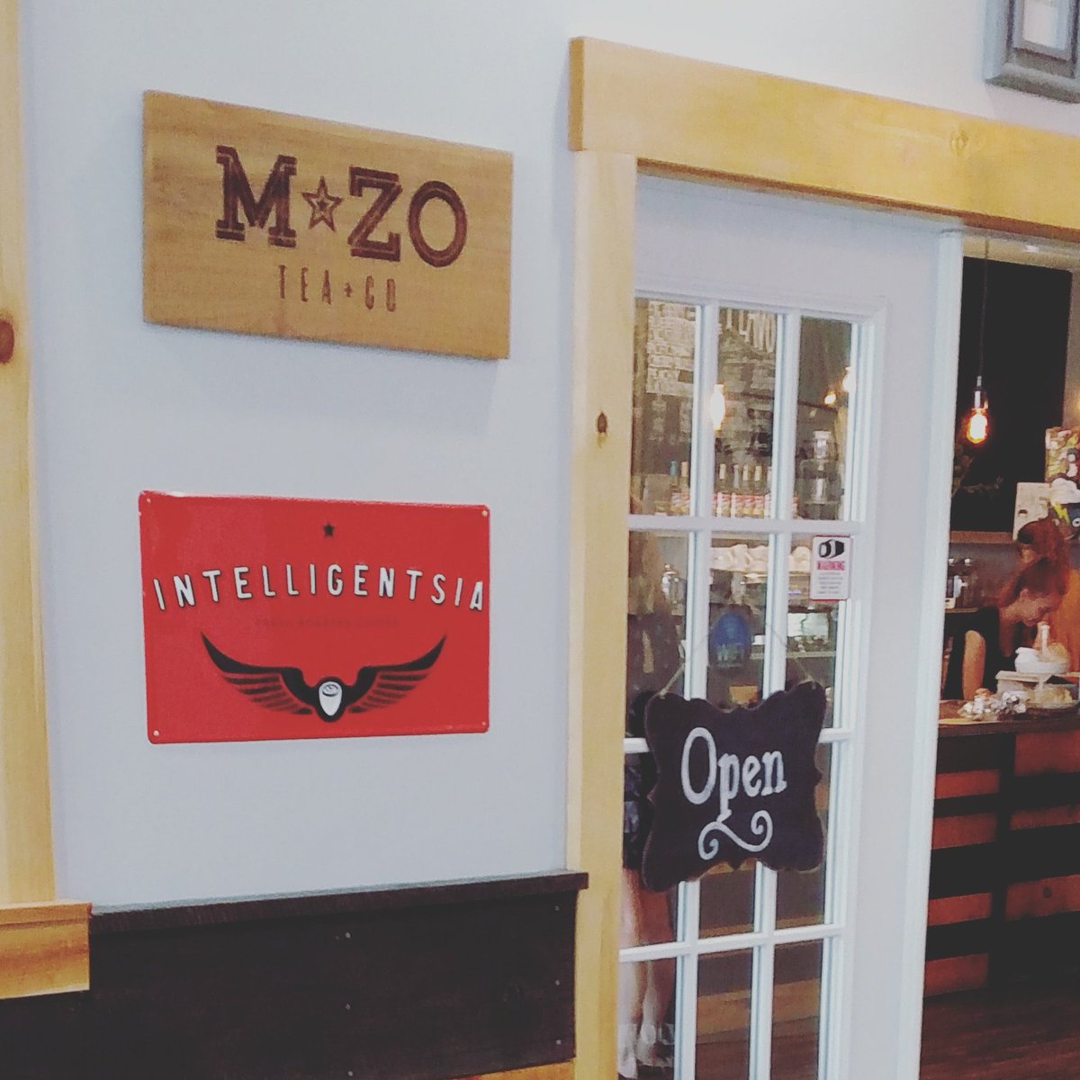 TheDesertLynx's tweet photo. Stopped with @Sarah_Scott95 in Littleton yesterday for the obligatory @MZOTeaCo fix before returning from @PorcFest https://t.co/JWXCWF3eJ2