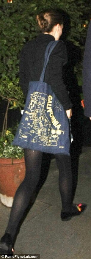 NatPortmanLove's tweet photo. Natalie during a night out at London's Chiltern Firehouse on Friday night 6/24/15. #NataliePortman https://t.co/H6TI5xQVZ8
