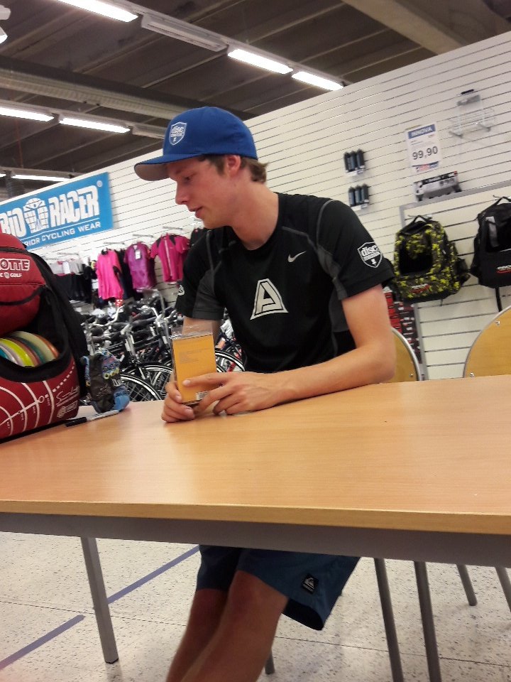 mik_vis23's tweet photo. Nice to meet you😊 @LizotteDiscGolf https://t.co/ibAxoghNuN