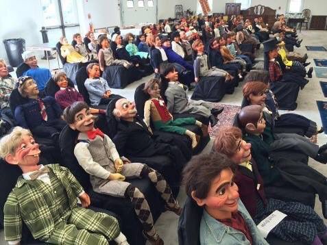 Debramax's tweet photo. Wow, look at the crowd waiting to hear Hillary Clinton and Elizabeth Warren ,,, https://t.co/xtYy76VYog