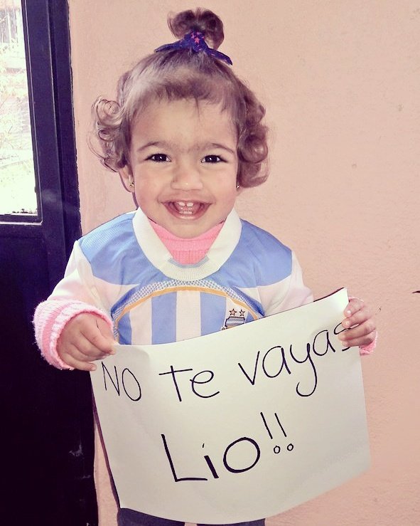JesiOtero's tweet photo. #SinMessi 😭 #MiMensajeAMessi #NoTeVayasLio Queremos seguir viéndote con nuestros colores, ¡¡¡ORGULLO!!! 💙⚪💙 https://t.co/a08gMoRx2B
