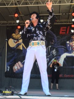 AmberHavecafe's tweet photo. Great girls weekend in Penticton The King of rock and roll was everywhere Elvis festival  and a large car show #fun https://t.co/XEE2seGkKp