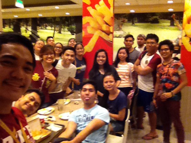 CEO_Executives's tweet photo. Family Dinner π±π±π± Orgmates, dugtungan ang statement... "The family that eats together..." #CEObonding https://t.co/cgGeqxjJ1h