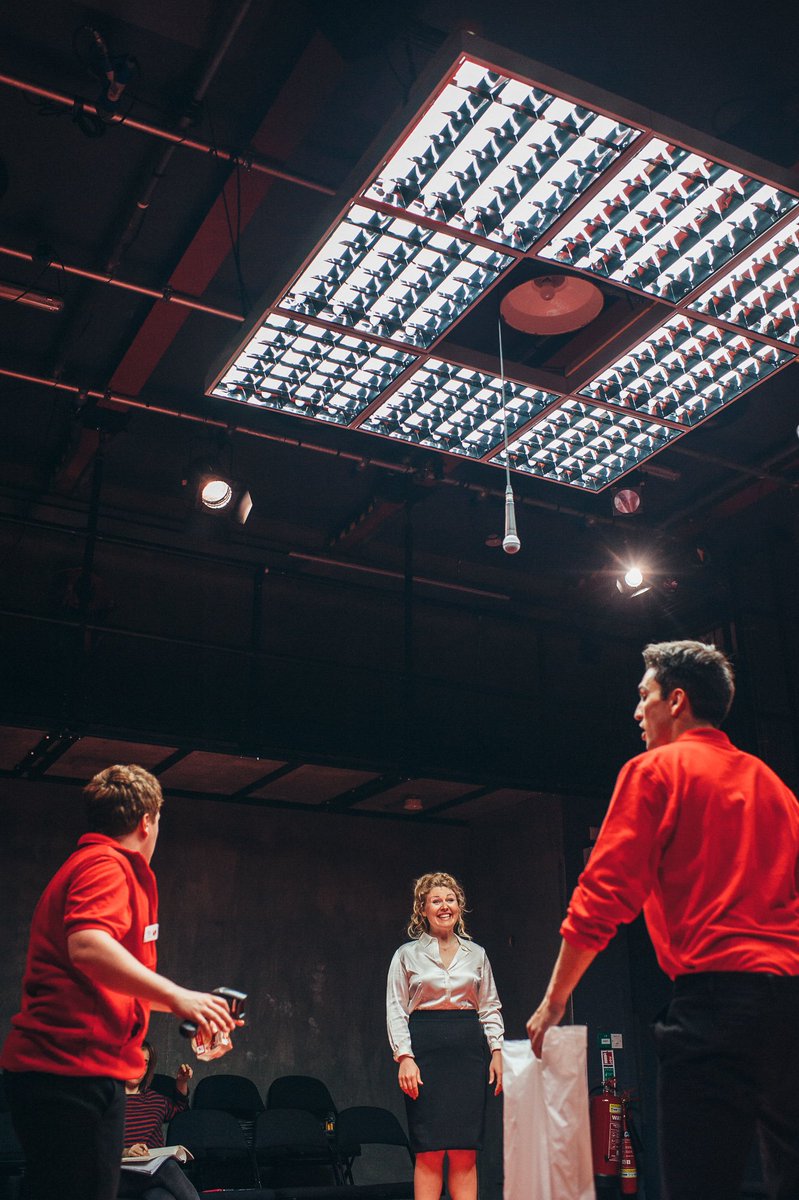 ParkTheatre's tweet photo. "@BenMrbenmann's Josh is awkward, sarcastic and idealistic" REVIEW @AleksSierz @HappytoHelp_ https://t.co/uSbEnoyqGR https://t.co/ixG6sHhIrF