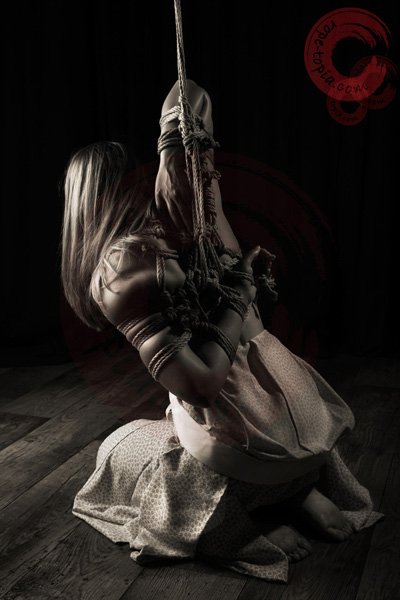 WykD_Dave's tweet photo. #Teppou mania again. Sapphire in #teppoushibari #shibari #bondage #kinbaku https://t.co/i9fh8qs0yP https://t.co/qY1nz2NyBM