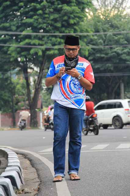 Admin sibuk ngapload poto #candid #aremania #jambi #aremaday #bagitakjil #ramadhan #1437H <a href="/we_aremania/">wearemania</a> <a href="/NewsArema/">Instagram: NewsArema</a>