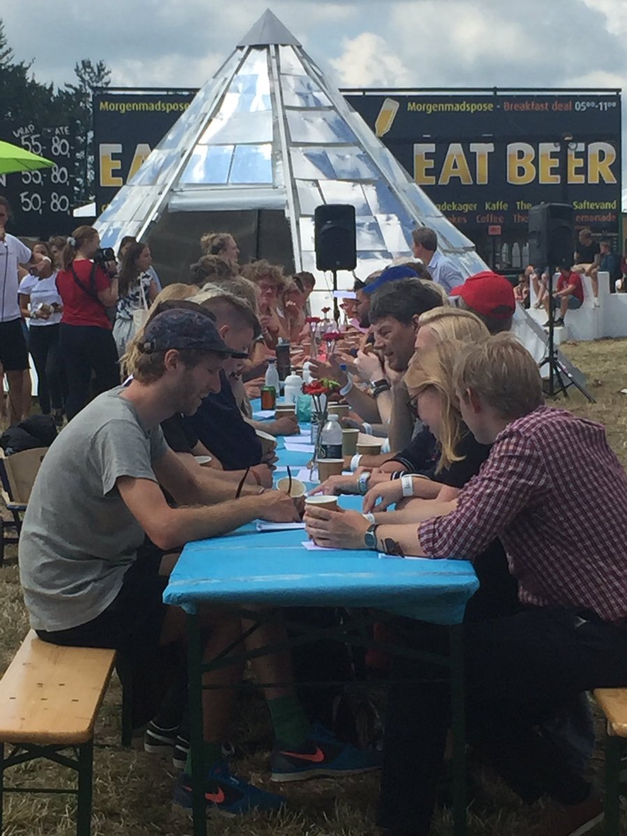 #samtalesalon om #frihed, #lighed, #fællesskab m <a href="/ungdomsbureauet/">Ungdomsbureauet</a> på @orangefeeling Festen er i gang! #dkfrivillig