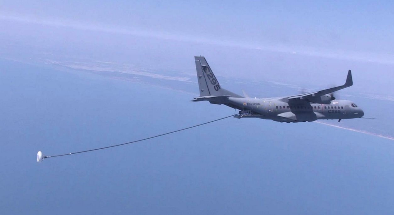 Cl9K3n1WIAACPhz.jpg:large