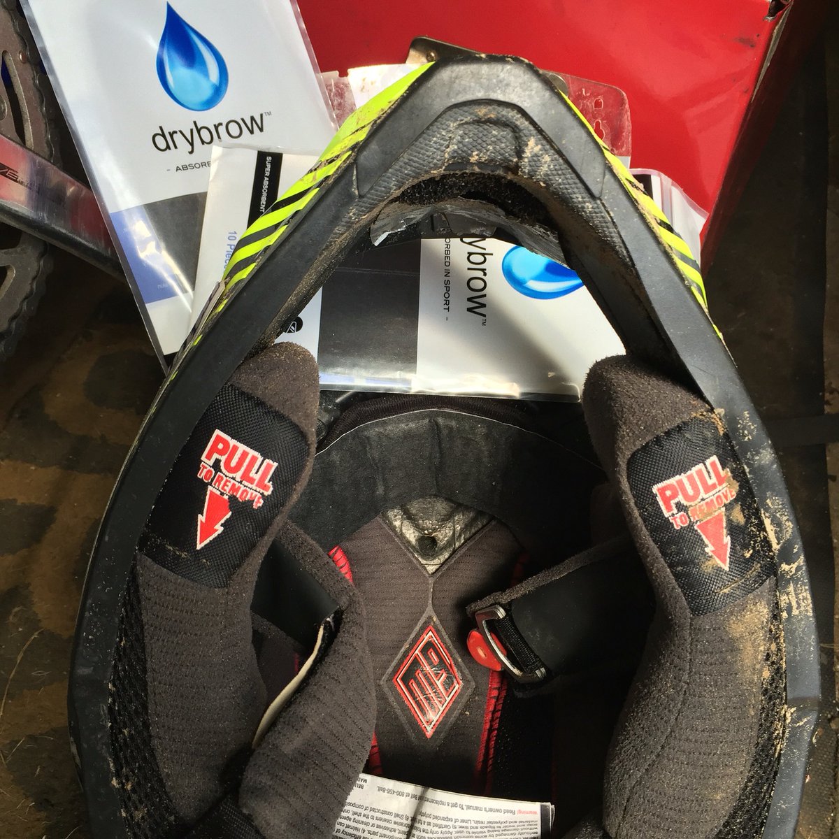 DThorn95's tweet photo. Do you suffer from sweat in your goggles/eyes? @drybrow is your solution! I'm in love with these things!#onlythebest https://t.co/H1aSJUtOO1
