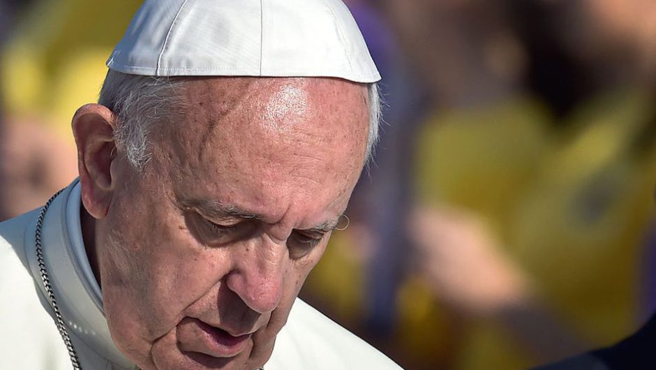 El papa dice que la iglesia debería pedir perdón por su trato a comunidad LGBT ¿Qué opinas? 
cnn.it/290Gdxr