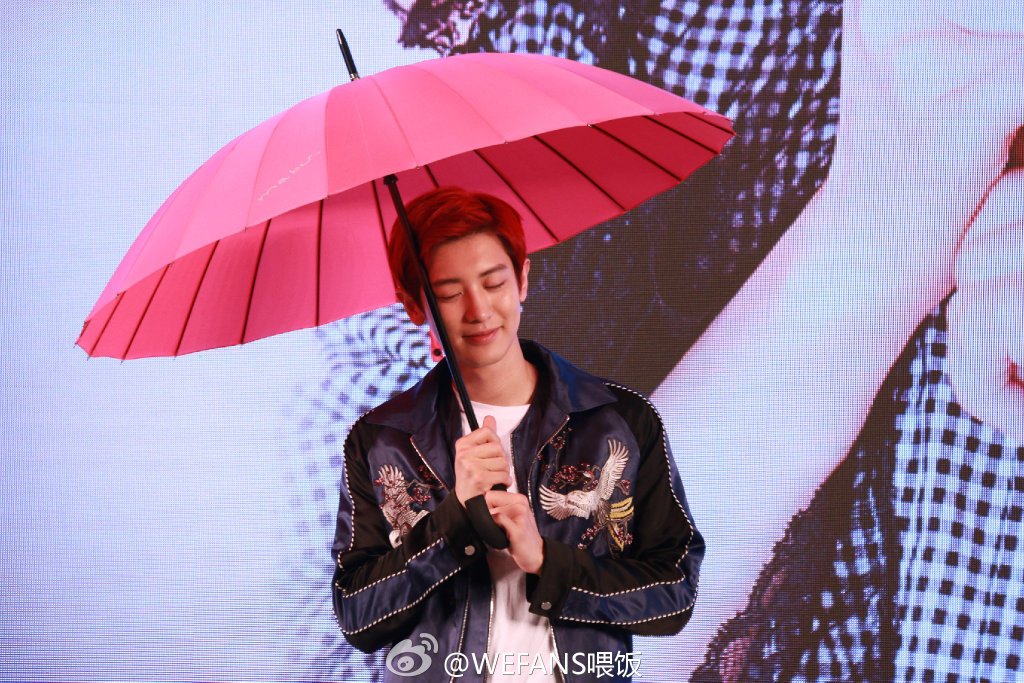 SMent_EXO's tweet photo. 160627 #EXO Chanyeol at SIMAF premiere in Beijing 
cr. WEFANS喂饭
https://t.co/FUKddgqmjA https://t.co/HrwTstlrfj