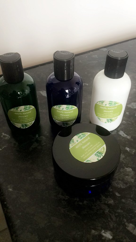 Ashanti_Passion's tweet image. Natural skin care (oils, creams, body butters and shower gels) tailor made to order. #AWJT Awjt_skincare@hotmail.com