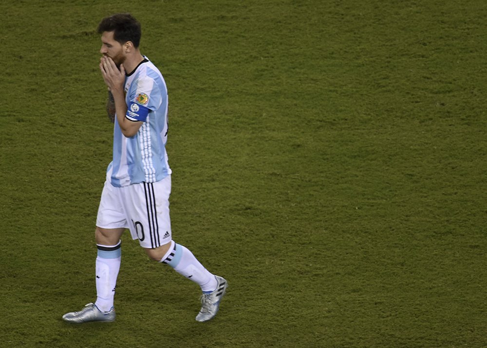 BluRadioCo's tweet photo. La decisión de Messi: el día que decidió jugar con Argentina y no con España https://t.co/tWvvchYMDp #MañanasBLU https://t.co/hTtUTra0Vo
