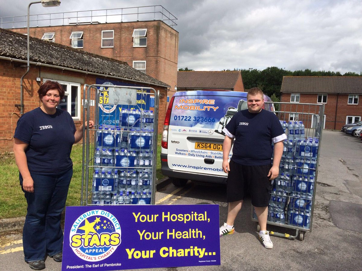 Delivering 2,004 bottles of water to support Walk4Wards at Salisbury Hospital #Community @andycruttenden <a href="/1senseless/">Shin</a>