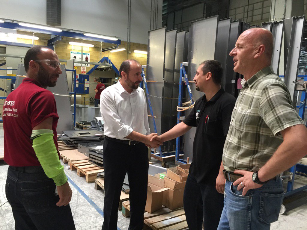 Siemens (Gebze) 15:30-23:30 vardiyasında çalışan üyelerimizi ziyaret ederek Yaklaşan Ramazan Bayramlarını kutladık.