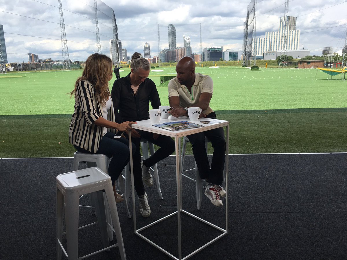 fivewinters_'s tweet image. It's almost time! 15 minutes until show time! #BTS #GolfJuice