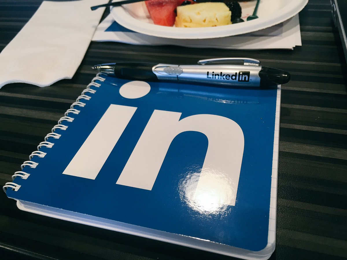 kimbettercareer's tweet photo. Getting ready for another awesome @LinkedIn session!  @andreawebb1 is staring our Monday off right! #TOInFormed https://t.co/z6at2eZqgk