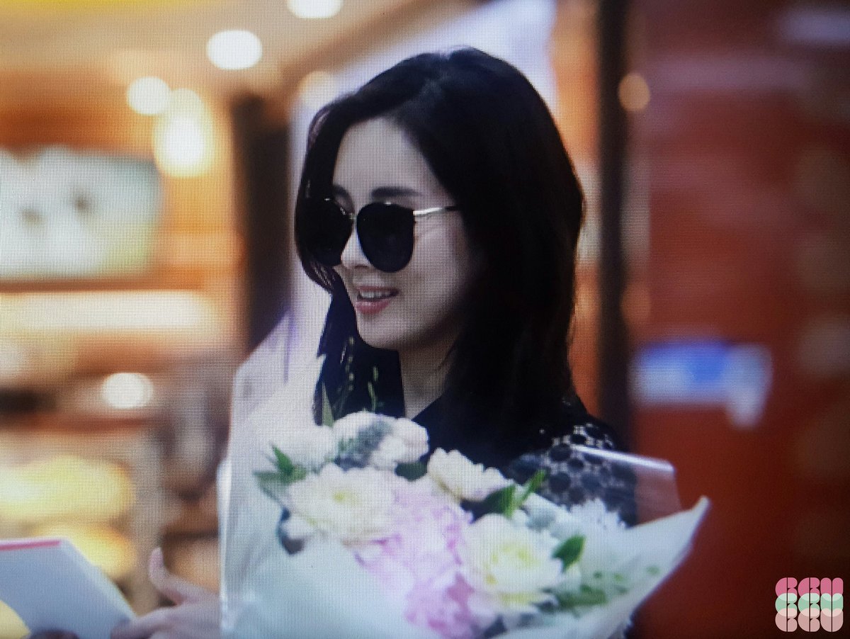 [PIC][27-06-2016]SeoHyun trở về Hàn Quốc vào tối nay Cl9bhowVYAIzRYV
