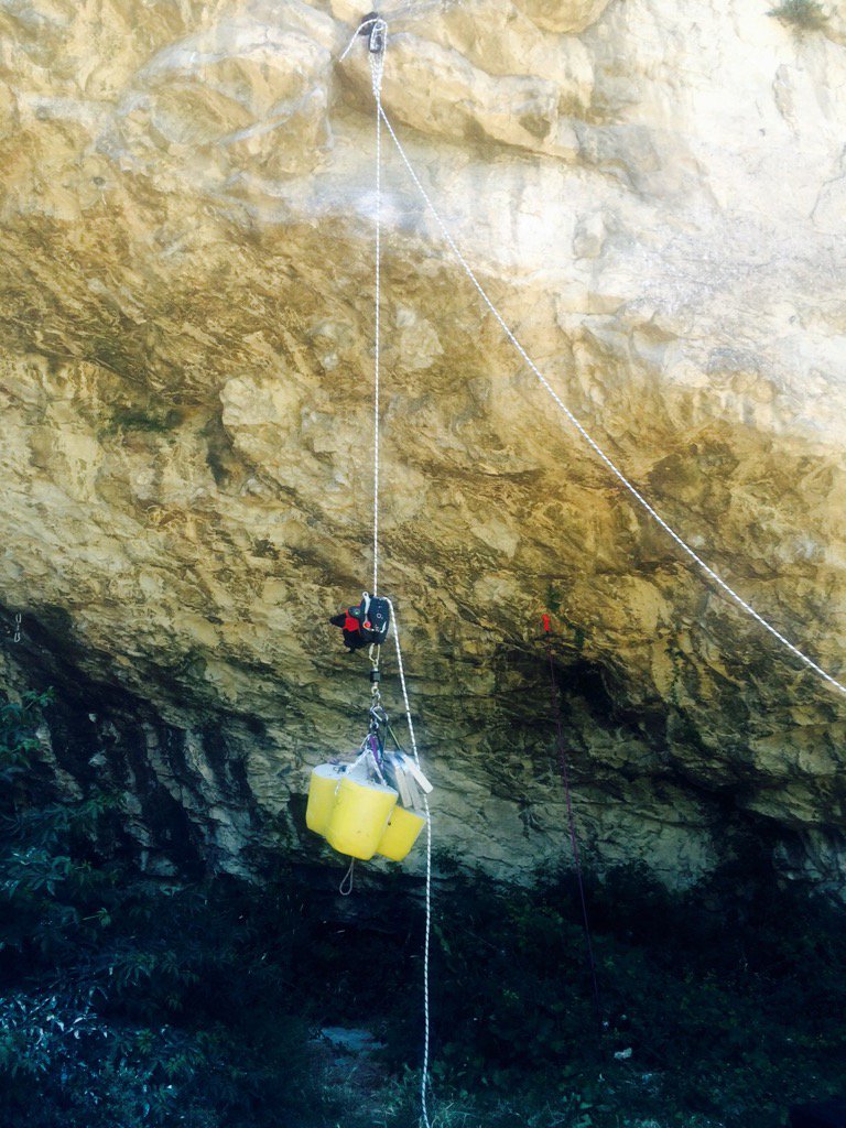 ActSafe_Systems's tweet photo. The compact 13 kg ACX ascender can lift 200 kg!! https://t.co/z3GCb6dpli