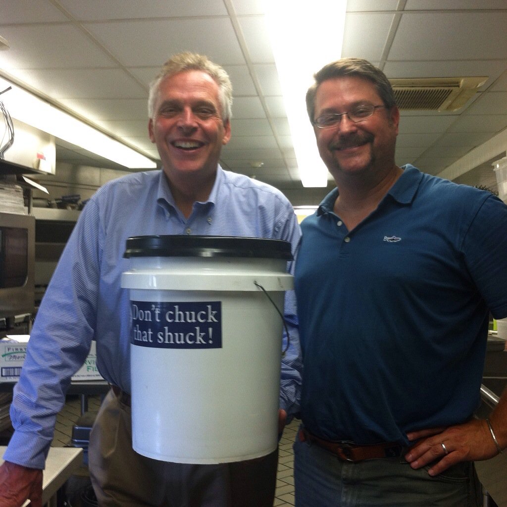 VCURiceRivers's tweet photo. Tnx @GovernorVA @FirstLadyVA and @VAGovMansion for making sure your guests #DontChuckThatShuck! #VOSRP @VCU #RVADine https://t.co/XdW6zfWKKi