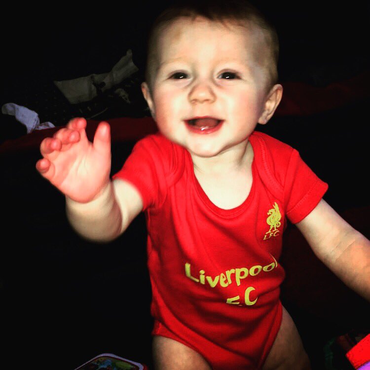daisymaysimpson's tweet photo. Finally fits into her #LiverpoolFC vest 👌🏻❤️ https://t.co/jFA7ODVhnY