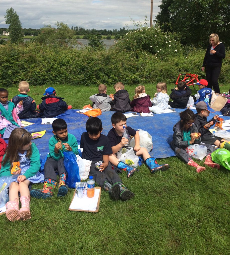 MissMitri's tweet photo. @LongMeadowSch Pondskaters had a lovely morning at Furzton Lake 🌳⛅️ https://t.co/rtR5cm4oFY