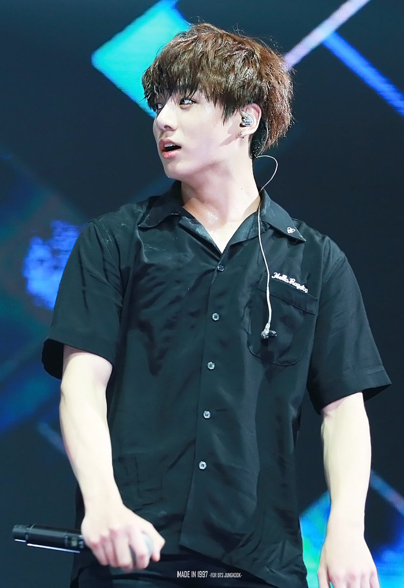 madein1997_jk's tweet photo. 강아지잖아ㅠㅠ 강아지맞다고ㅠㅠㅠㅠ
셔츠 입은 것도 취향저격♡ #정국 #방탄소년단 
@BTS_twt https://t.co/hMXvtZ6BtZ