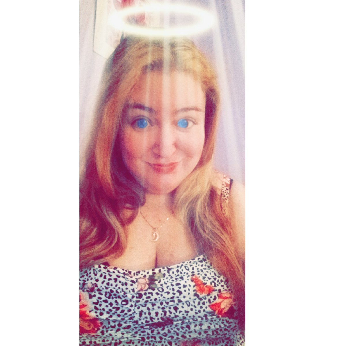 Maddy_babbydoll's tweet photo. *David Bowie Voice* Angellllllll
#goldyears #jamming #snapchat https://t.co/lHSH5jvWvJ