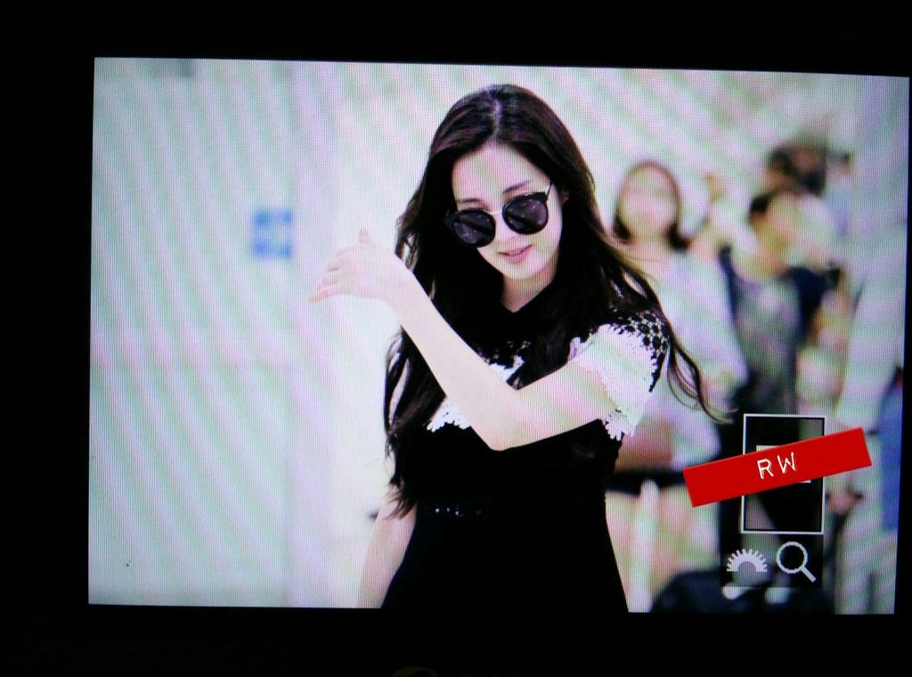 [PIC][27-06-2016]SeoHyun trở về Hàn Quốc vào tối nay Cl9gfh5VEAAU-rj