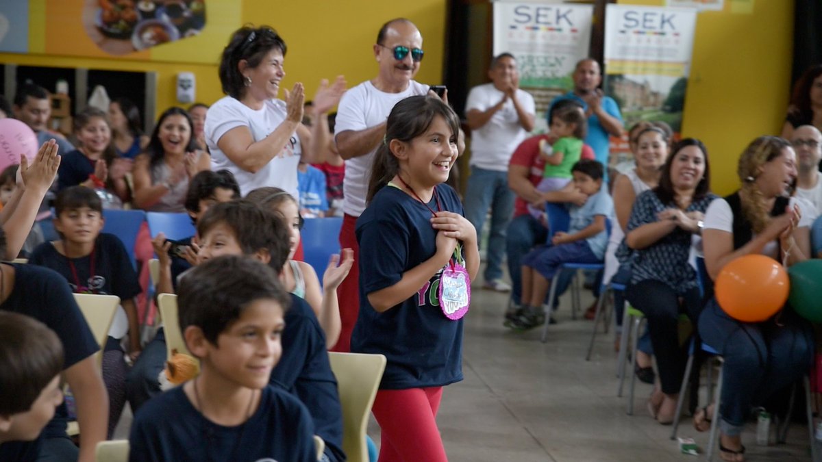 ConectaGye's tweet photo. Raphaella fue reconocida por los coaches como Líder del #SWYouth. Ella disfrutará de un pase día en @hillaryresort https://t.co/heILYdpxHb
