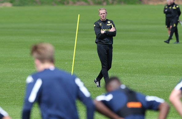 LUFCPictures's tweet photo. Players back at #LUFC training today, with @GarryMonk https://t.co/JPGslUbMqg