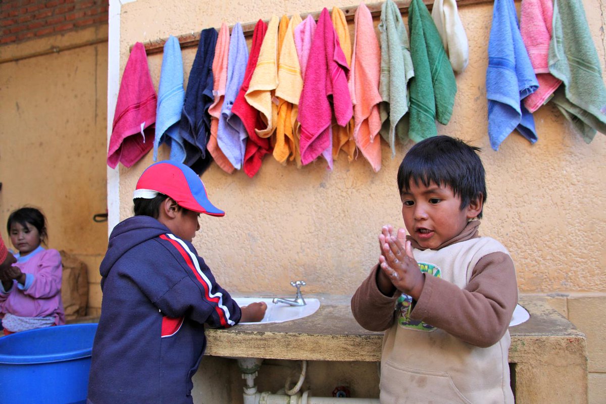 UNICEFwater's tweet photo. Hand washing saves lives.. That's a fact! #wateris survival https://t.co/7MFFbjOyXw