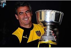 LuliLopezManya's tweet photo. Feliz cumple #pablobengochea #profe #la50tambienestuya https://t.co/7aPRoDukAk
