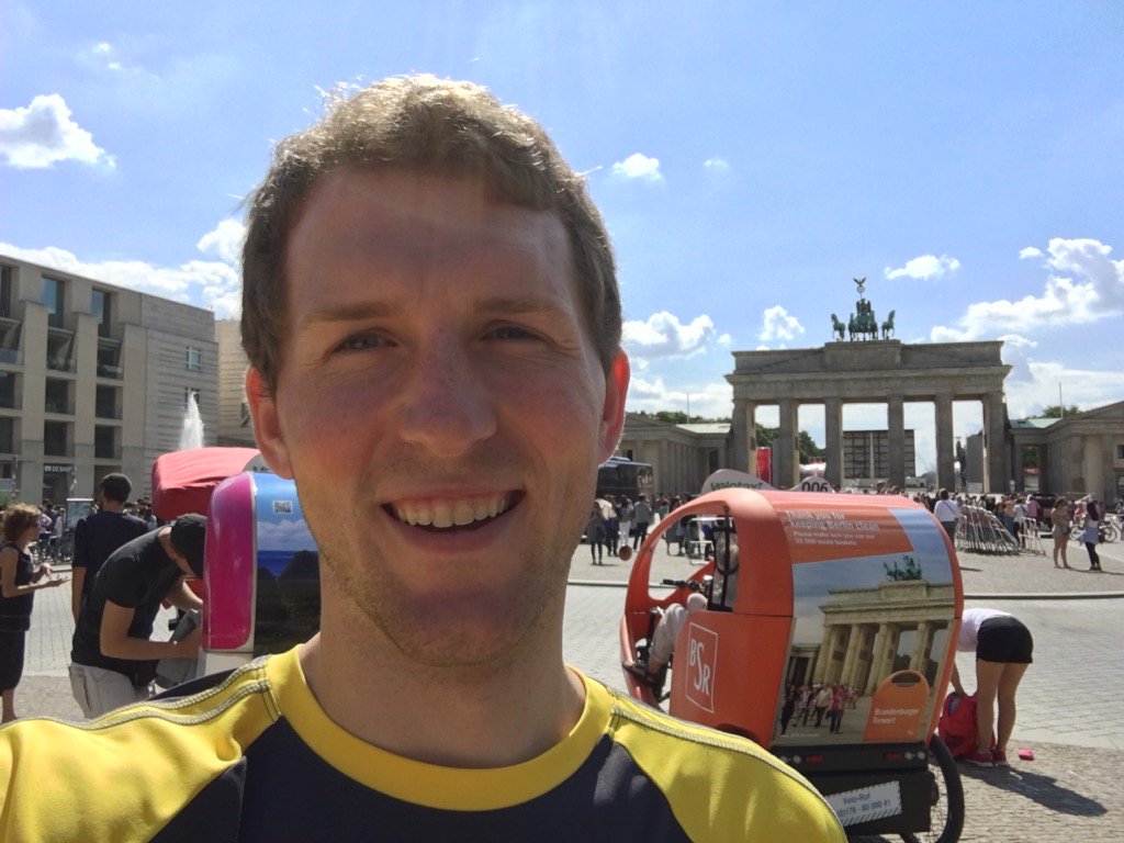 doublequad's tweet photo. Hey! Haven't I been here before? #Berlin #BrandenburgGate #Windmill2015 https://t.co/y6BAAPZUSI