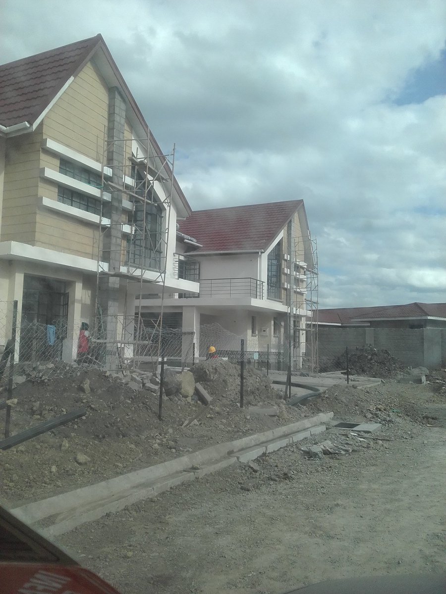 SmartConsultan2's tweet image. Awesome apartments along Namanga road.