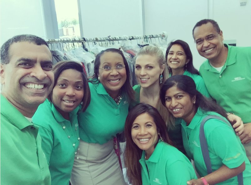 WasteManagement's tweet photo. Can you tell by our smiles that we're happy to donate work attire to @DFSHouston @dressforsuccess? #Community https://t.co/PPXQb21MD1