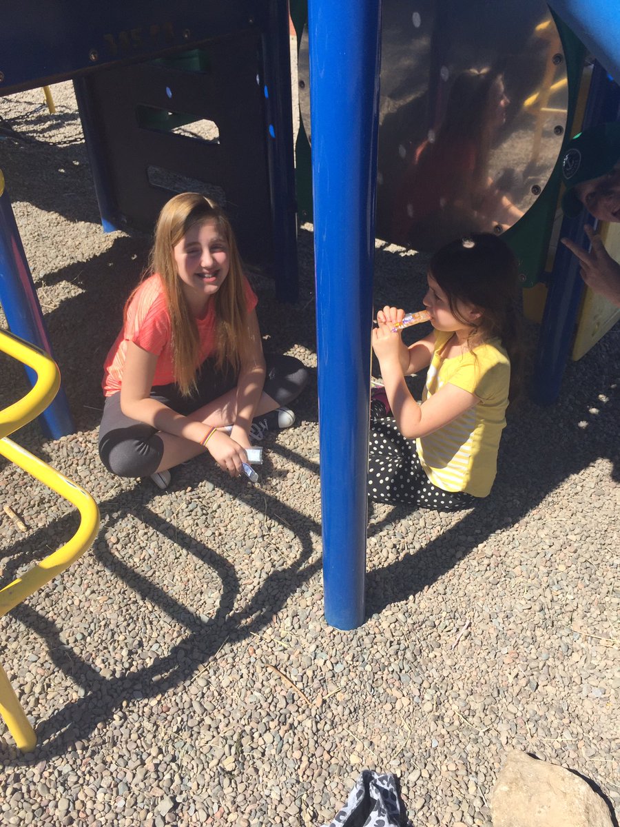 Grade6GL's tweet photo. A cool treat with our buddies! We'll miss you 2/3 Sinclair! https://t.co/BPNvf3HNGW